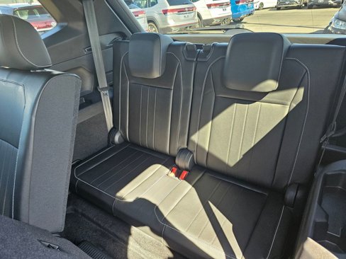 Used 2022 Volkswagen Tiguan SE R-Line image 19