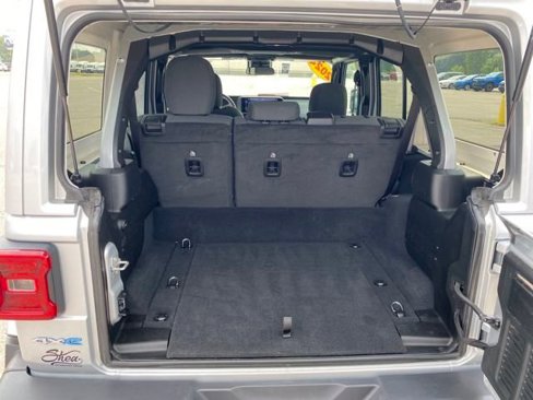Used 2024 Jeep Wrangler Unlimited Sahara image 25