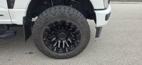 Used 2024 Ford F350 Lariat w/ Black Appearance Package image 37