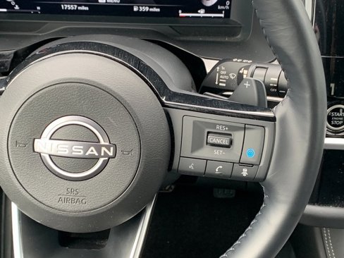 Used 2024 Nissan Pathfinder Platinum image 16
