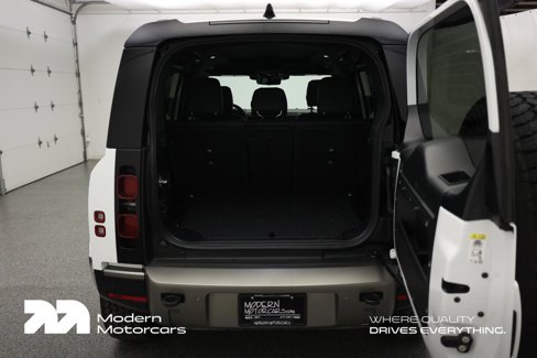 Used 2024 Land Rover Defender 110 X-Dynamic SE image 5