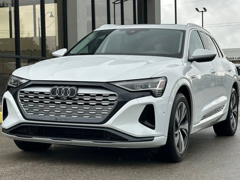 Used 2024 Audi Q8 e-tron Premium Plus w/ Premium Plus Package image 4
