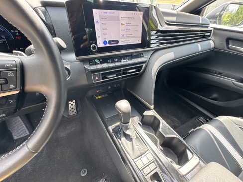 Used 2025 Toyota Camry SE image 30