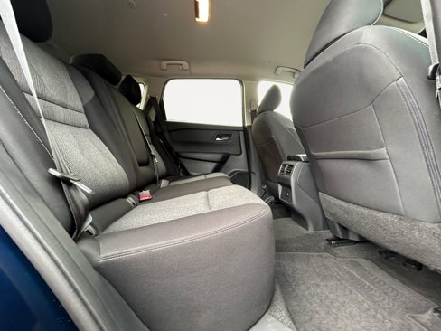 Used 2024 Nissan Rogue SV image 11