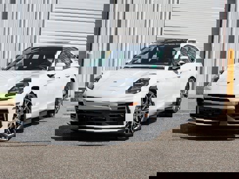New 2025 Porsche Panamera image 1