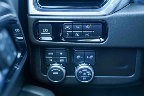 Used 2025 GMC Yukon Elevation image 45
