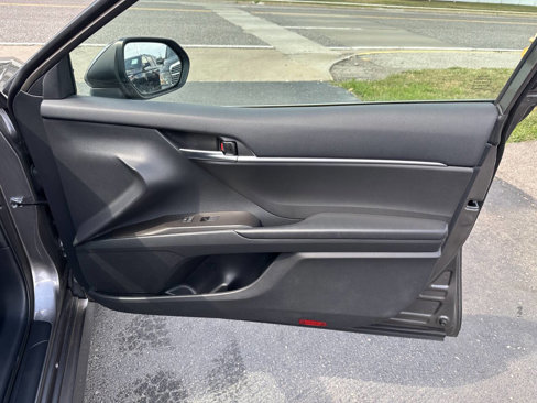 Used 2022 Toyota Camry LE image 10