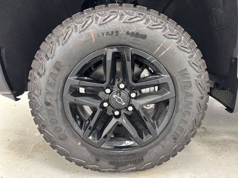 New 2026 Chevrolet Silverado 1500 Custom Trail Boss w/ LPO, Dark Essentials Package image 37