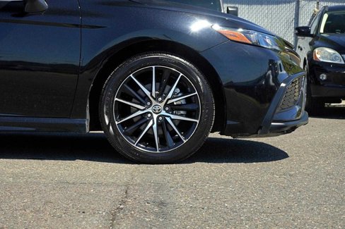 Used 2024 Toyota Camry SE image 9