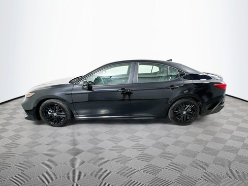 Used 2025 Toyota Camry SE image 8