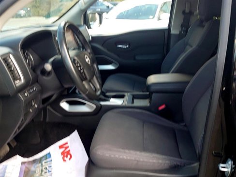 Used 2023 Nissan Frontier SV image 18