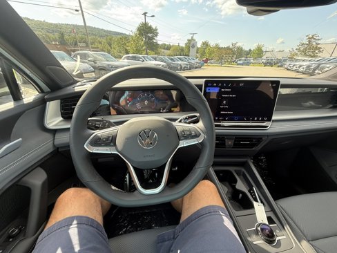 New 2025 Volkswagen Tiguan SE R-Line image 12