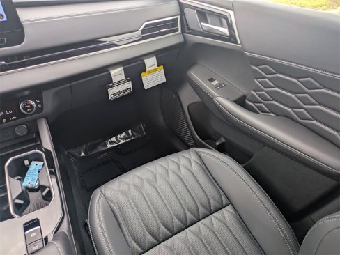 New 2025 Mitsubishi Outlander SEL image 18