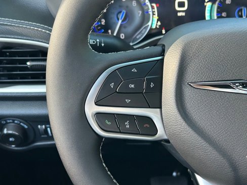 New 2025 Chrysler Pacifica Select image 40