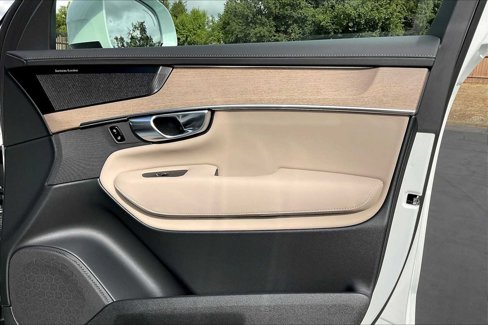 New 2026 Volvo XC90 B6 Plus w/ Protection Package Premier image 31