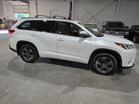 Used 2018 Toyota Highlander AWD V6 image 16