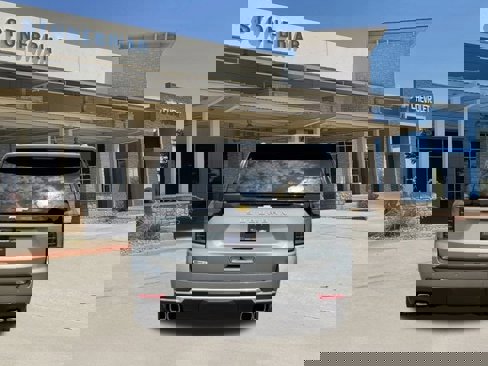 New 2026 Chevrolet Suburban High Country image 6