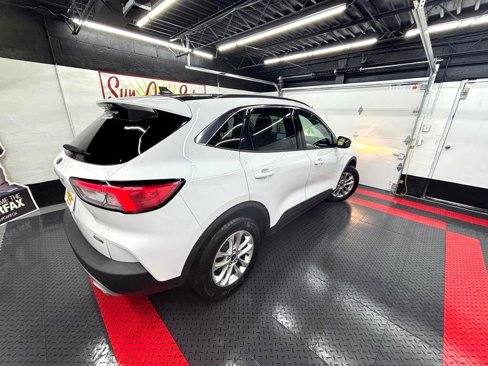 Used 2020 Ford Escape SE image 17