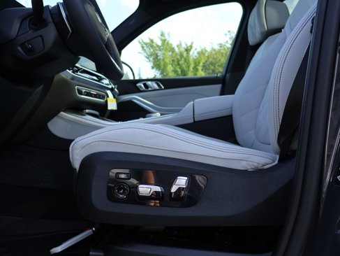 New 2026 BMW X5 M60i w/ Executive Package image 41