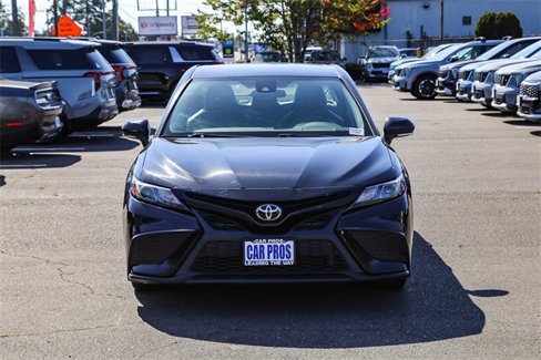 Used 2023 Toyota Camry SE image 3