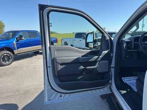 New 2026 Ford F250 Lariat w/ Black Appearance Package image 16