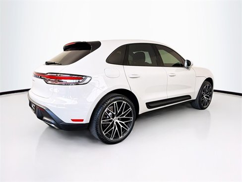 Certified 2024 Porsche Macan image 9