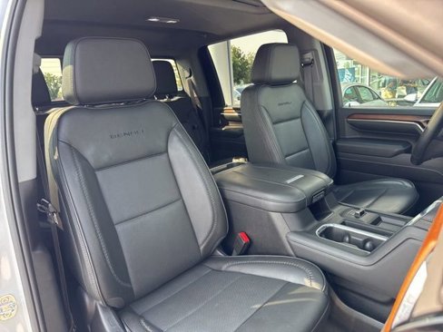 Used 2024 GMC Sierra 3500 Denali w/ Denali Reserve Package image 15