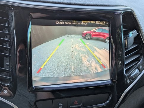 Used 2020 Jeep Cherokee Limited image 18
