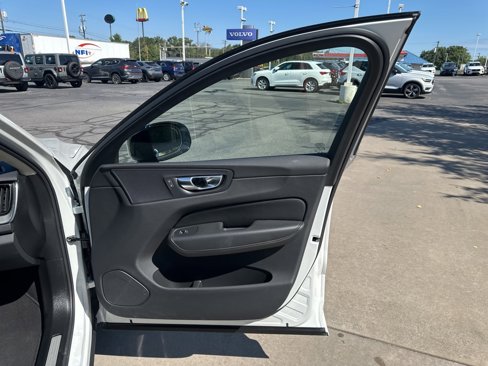 Certified 2025 Volvo XC60 B5 Plus image 31