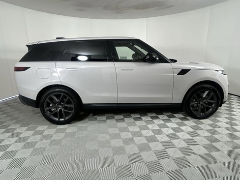 Used 2025 Land Rover Range Rover Sport SE image 6