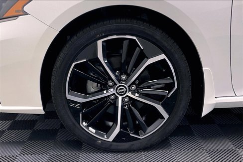 Certified 2024 Nissan Altima 2.5 SR w/ SR Premium Package image 8