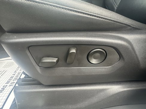 Certified 2022 GMC Sierra 1500 SLT w/ SLT Convenience Package image 11