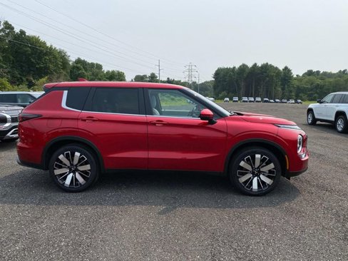 New 2025 Mitsubishi Outlander AWD image 2