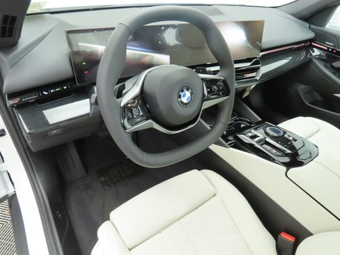 Used 2025 BMW 530i image 10