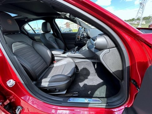 New 2025 Alfa Romeo Giulia AWD w/ Driving Assist Package image 13