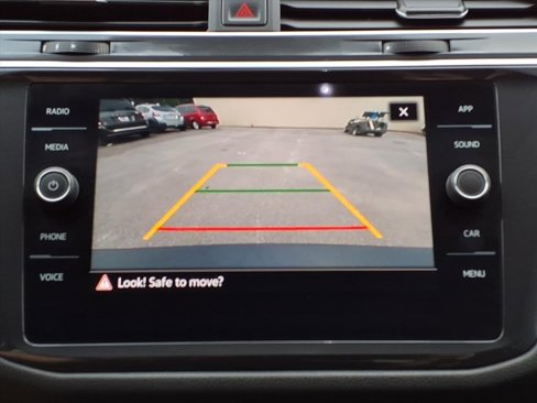 Used 2024 Volkswagen Tiguan SE image 4