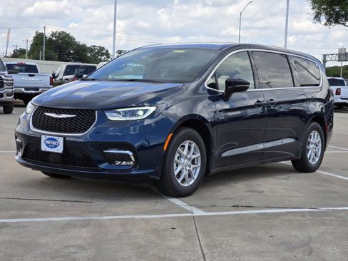 New 2025 Chrysler Pacifica Select image 2