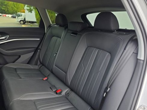 Used 2022 Audi e-tron Premium w/ Convenience Plus Package image 30