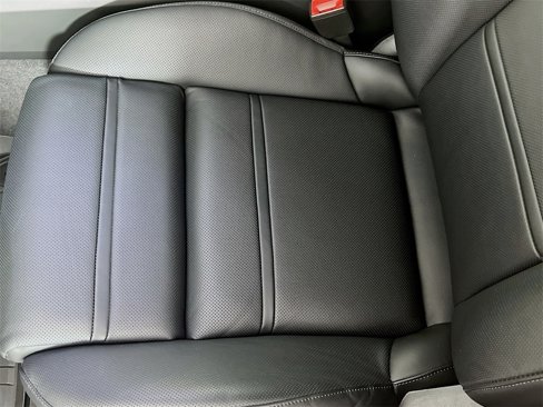 Used 2025 Porsche Cayenne Coupe image 22