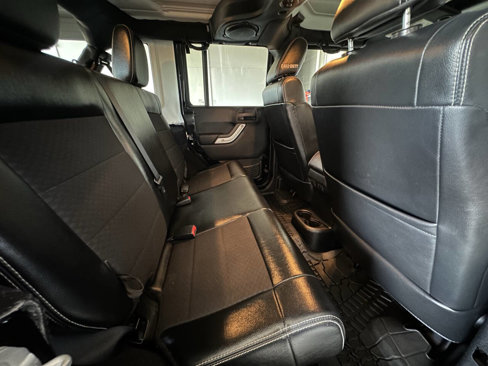 Used 2012 Jeep Wrangler Unlimited Rubicon image 24