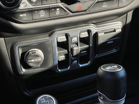 Used 2021 Jeep Wrangler Unlimited Sport image 33
