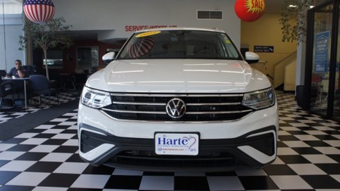 Used 2022 Volkswagen Tiguan SE image 2