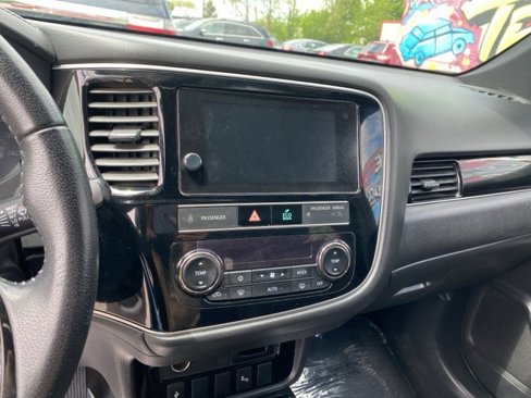 Used 2019 Mitsubishi Outlander SEL image 13