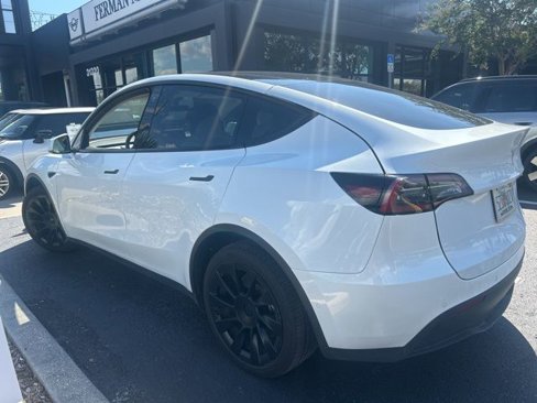 Used 2022 Tesla Model Y Long Range image 8