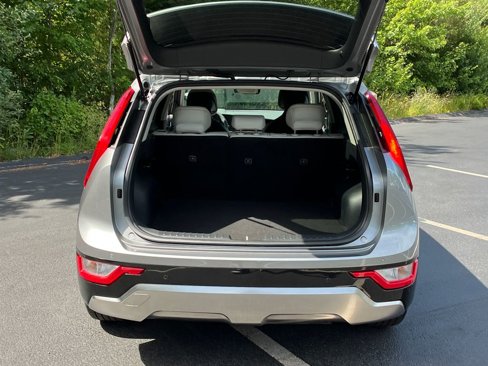Used 2024 Kia Niro EX Touring image 10