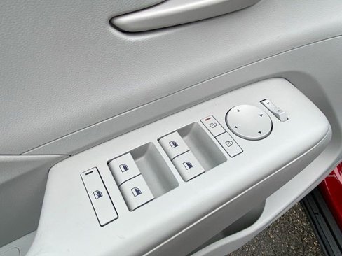 Used 2025 Hyundai Kona SEL image 23