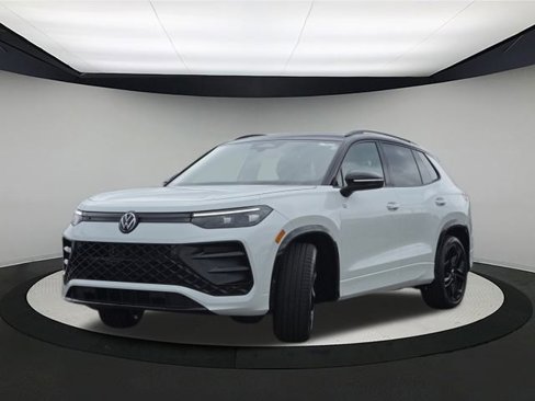 New 2025 Volkswagen Tiguan SE R-Line image 3