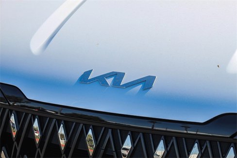 New 2026 Kia Carnival EX image 6