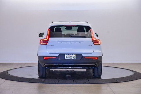 Certified 2025 Volvo XC40 B5 Ultra w/ Climate Package image 3