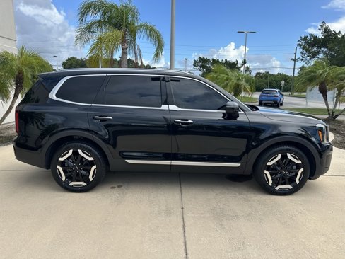 Used 2023 Kia Telluride S image 3